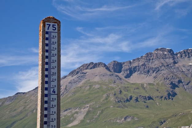 Moncenisio-Staudamm, Grenze Italien/Frankreich. Messgerät zur Messung des Wasserstands.