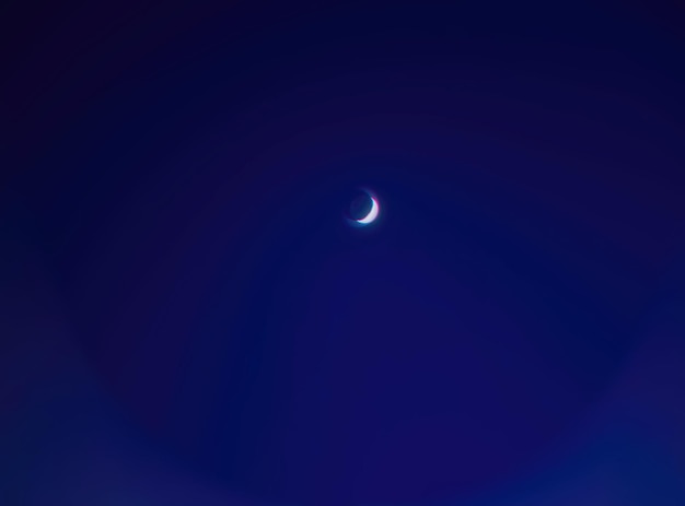Mond mit Hintergrund der chromatischen Aberration
