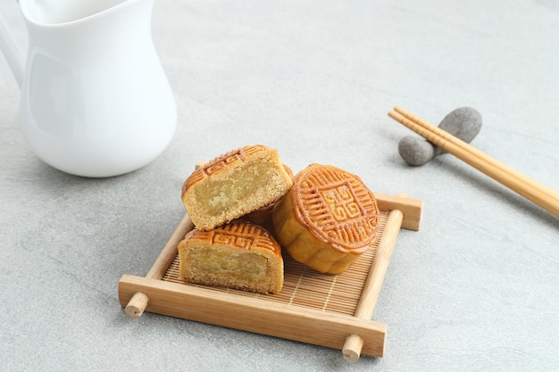 Mondkuchen, traditioneller chinesischer Snack, der während des Mittherbstfestes beliebt ist.