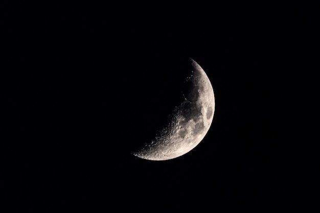 Mondsichel am Nachthimmel