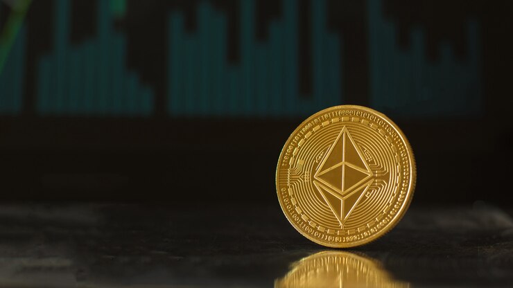Foto una moneda digital fundida en oro sobre el fondo de una pantalla con un gráfico de cambio.