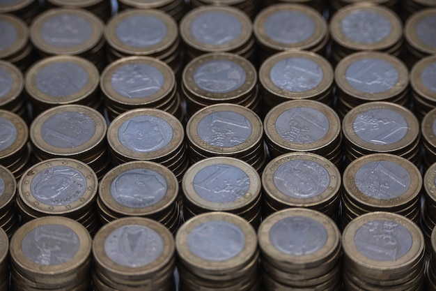 Foto moneda euro, pila de moneda europea.