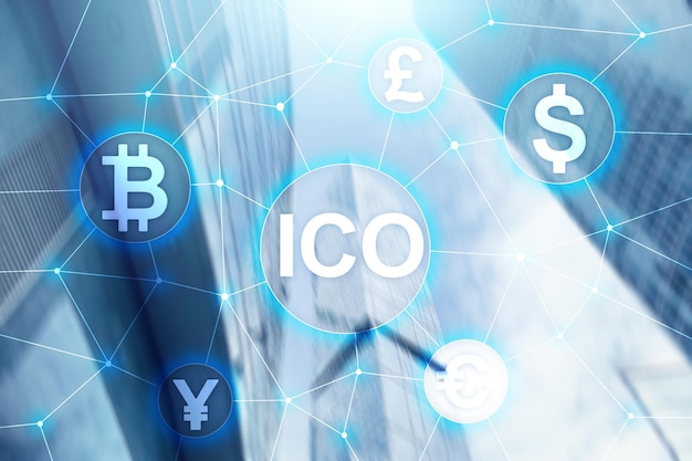 Moneda inicial de ICO que ofrece el concepto de Blockchain y cryptocurrency en un fondo borroso de creación de negocios