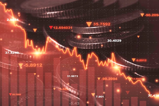 Monedas apiladas con gráfico decreciente del mercado de valores rojo para el símbolo del concepto de crisis de recesión económica