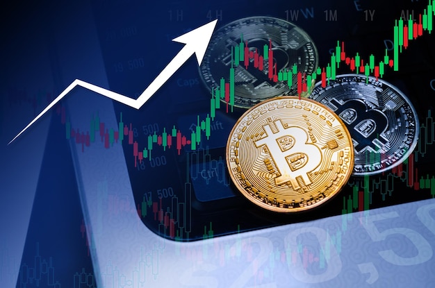 Monedas de bitcoin en el gráfico comercial del diagrama de gráfico símbolo de dinero virtual electrónico y minería