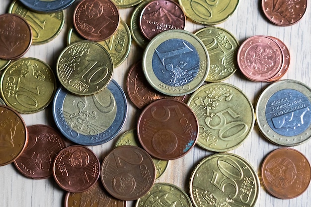 Monedas de euro de cerca la composición, diferente valor del dinero