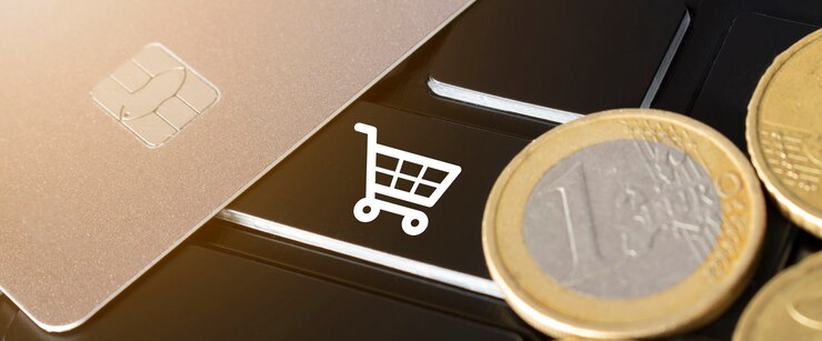 Monedas de tarjeta de crédito e icono de tarjeta de compras en el teclado negro Concepto de compras en línea