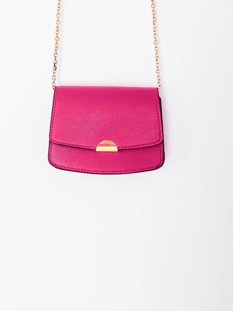 Monedero de cuero rosa de moda con detalles dorados como bolso de diseñador y accesorio elegante colección de bolsos de moda femenina y estilo de lujo