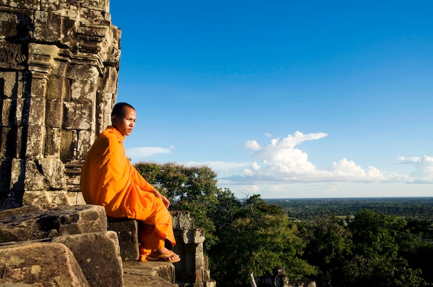 Monje en Angkor Wat, Siem Reap, Camboya