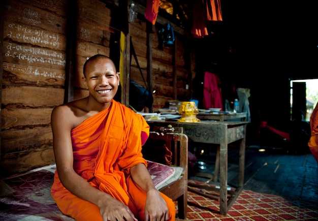 Monje sonriente en Camboya