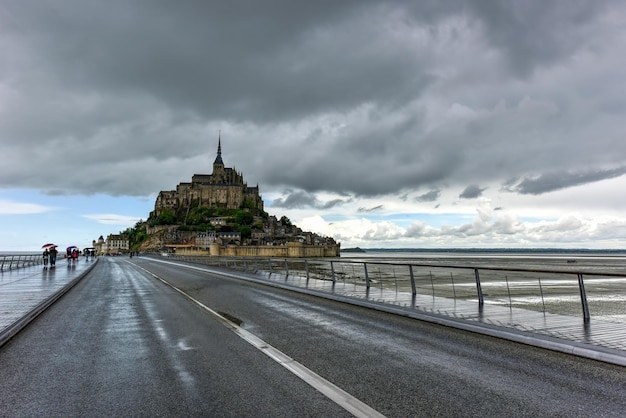 Mont SaintMichel França 19 de maio de 2017 Catedral de Mont SaintMichel na ilha da Normandia Norte da França Europa