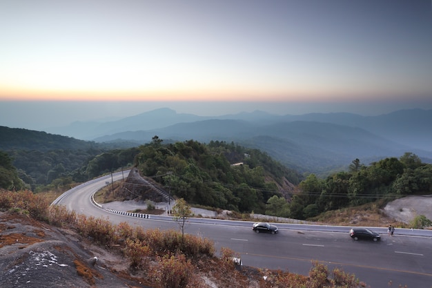 Montaña al atardecer