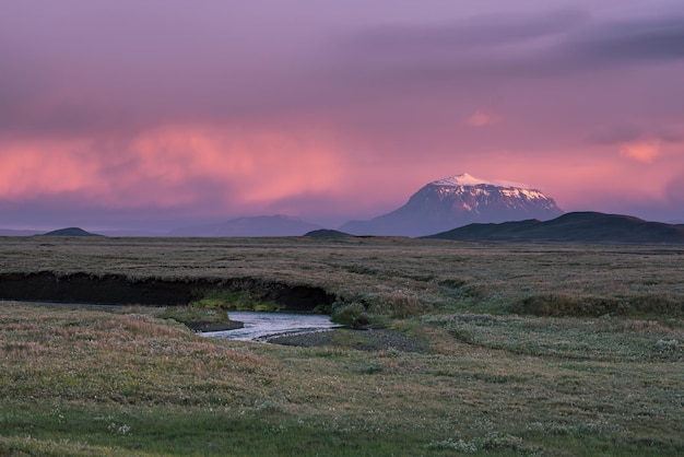 Montaña al atardecer