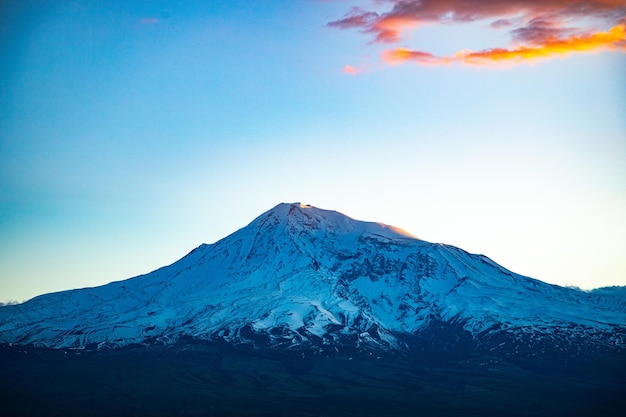 Montaña Ararat al atardecer