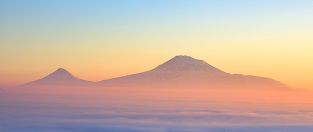 Montaña Ararat al atardecer