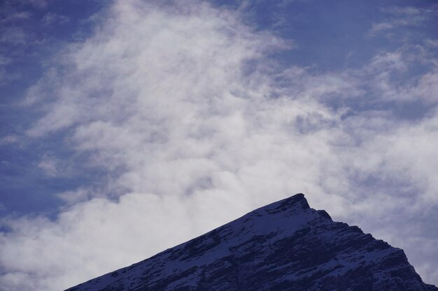 Montaña Azul con nubes