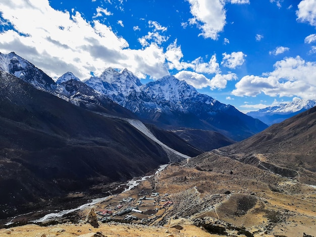 Foto la montaña azul y el valle del everest