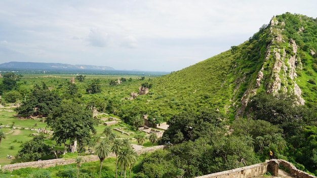 Montaña de Bhangarh, el fuerte más embrujado de la India