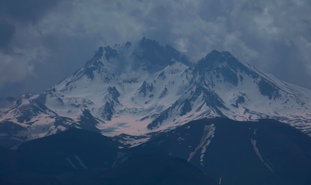 Montaña Erciyes 3916 metros de altura ubicada en Kayseri Turquía