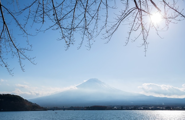 Montaña Fuji con lago kawaguchigo