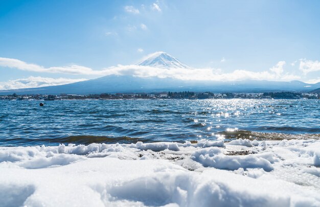 Montaña Fuji San en el lago Kawaguchiko.