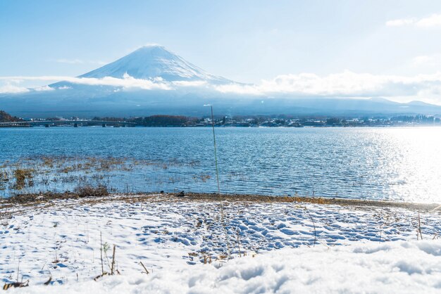 Montaña Fuji San en el lago Kawaguchiko.