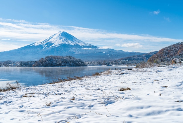 Montaña Fuji San en el lago Kawaguchiko.