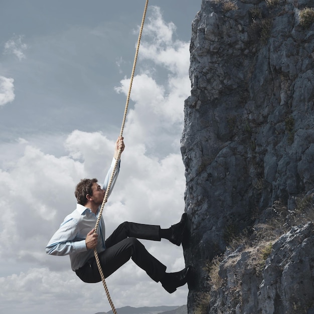 Foto montaña y hombre de negocios