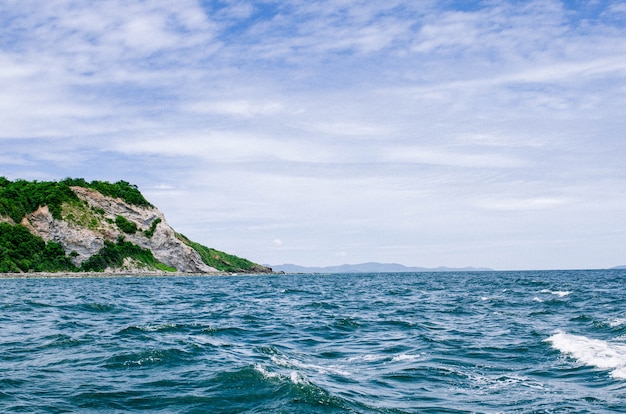 Montaña en el mar