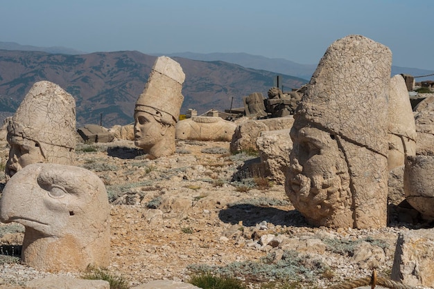 Montaña Nemrut cabezas de dioses y reyes del Reino de Comagene Patrimonio Mundial de la Unesco