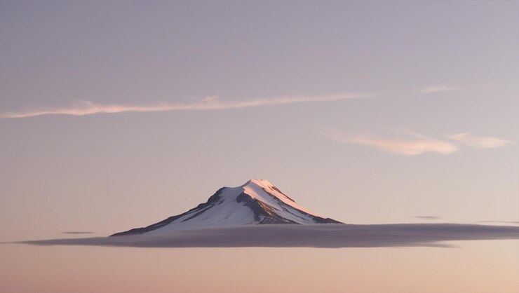 una montaña con una nube en el cielo y la palabra montaña en ella