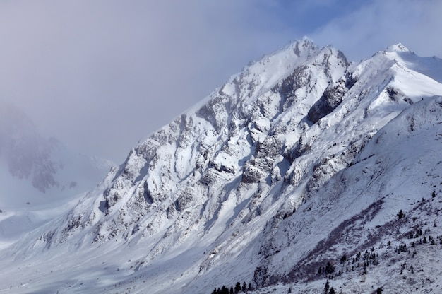 Montaña en las nubes