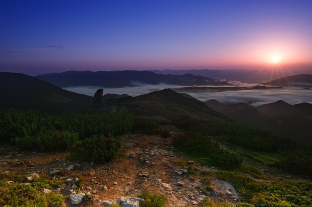 montaña puesta de sol