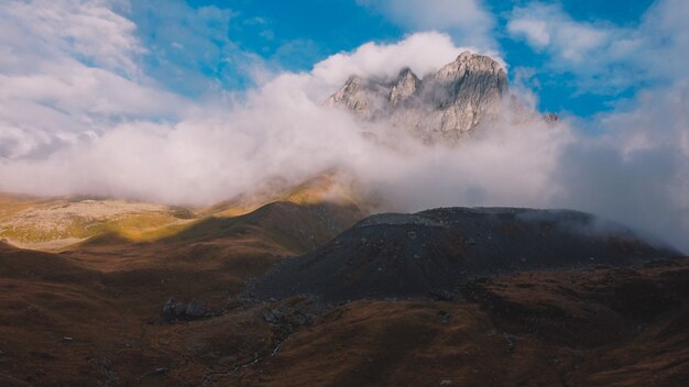 montaña rocosa