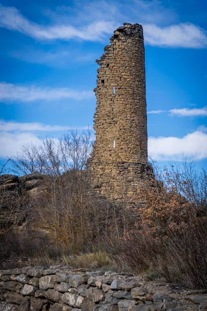 Montanana huesca aragão espanha caminho de visão de torre desmoronada