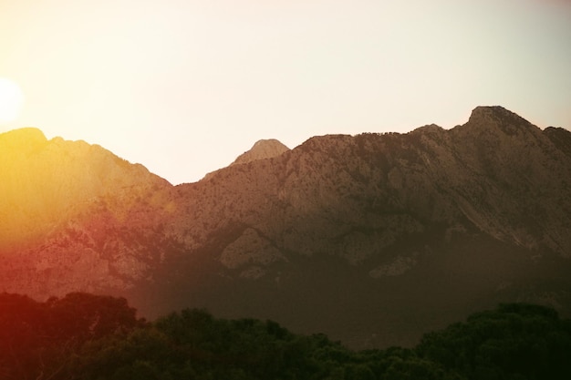 Montañas al atardecer