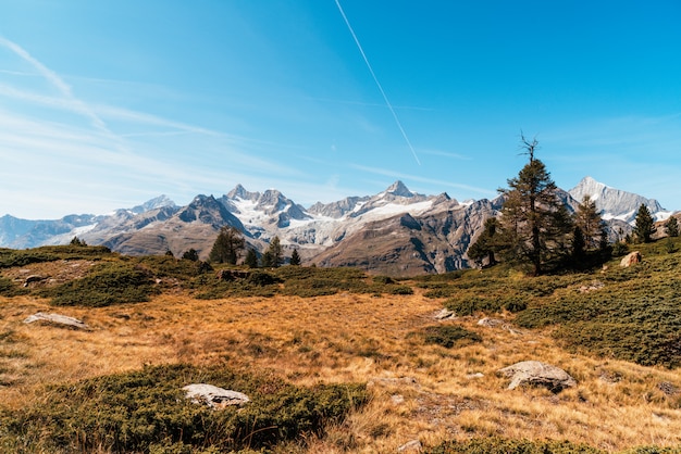 Foto montañas de los alpes en zermatt, suiza