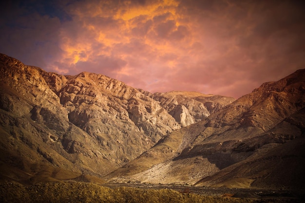 Montañas en los Andes del Perú