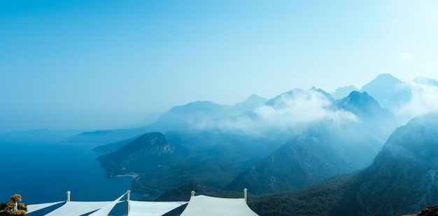 Montañas azules en Turquía Antalia