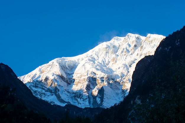 Montañas en el camino Annapurna Circuit Trek, Nepal