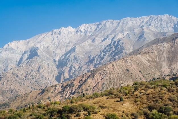 Montañas Chimgan cerca de la ciudad de Tashkent, Uzbekistán