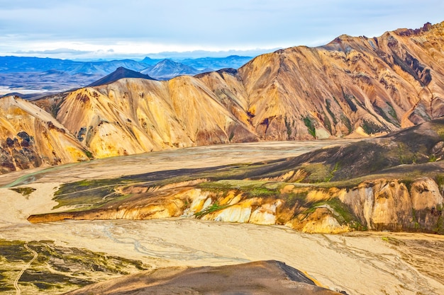 Montañas coloreadas del paisaje volcánico de Landmannalaugar