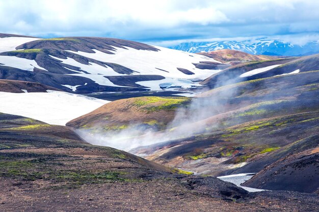 Montañas de colores del paisaje volcánico de Landmannalaugar Islandia