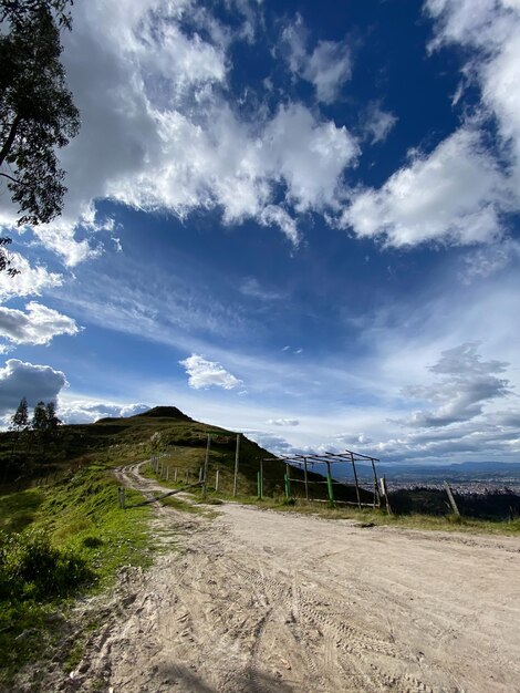 Montanas con un gran cielo