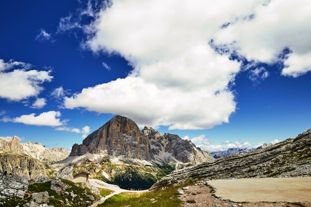 Montañas de cortina de impezzo