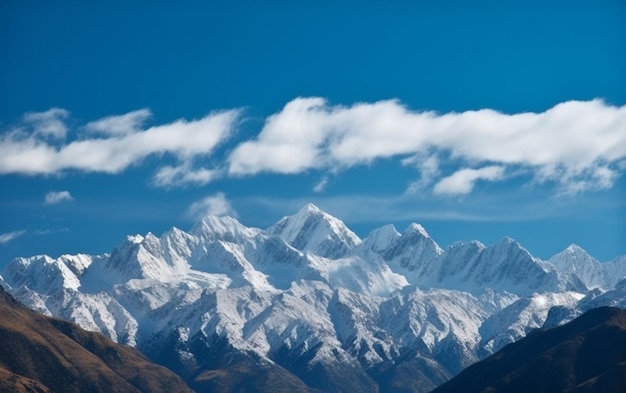 Las montañas cubiertas de nieve del Himalaya