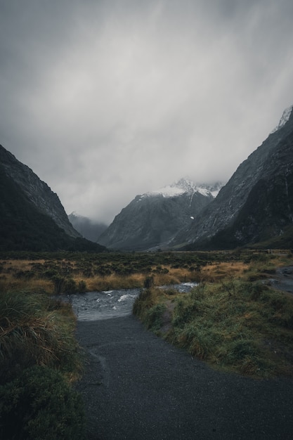 Foto montañas fjordland de nueva zelanda