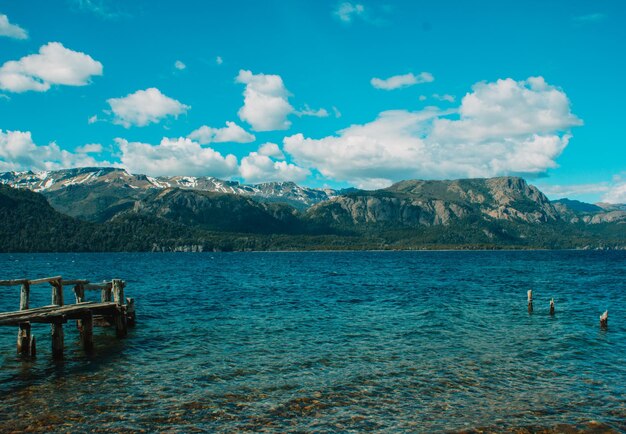 montañas con lago