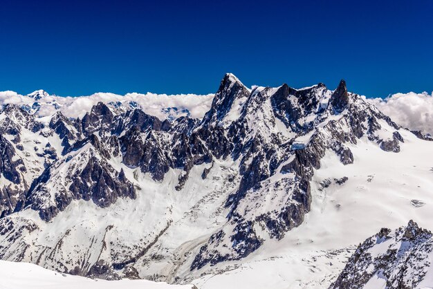 Montañas nevadas Chamonix Mont Blanc HauteSavoie Alpes Francia