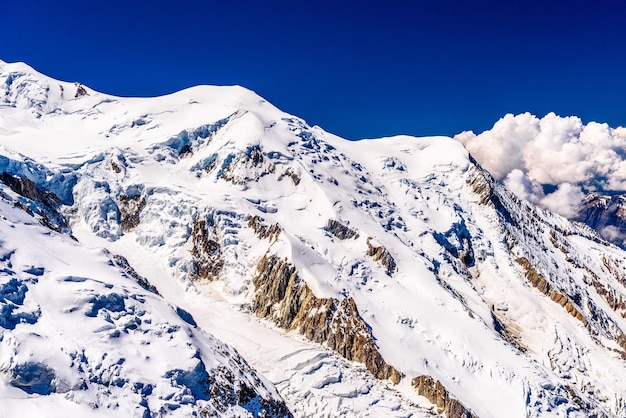 Montañas nevadas Chamonix Mont Blanc HauteSavoie Alpes Francia